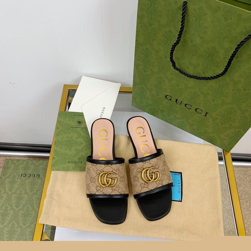 G*u*i slippers
